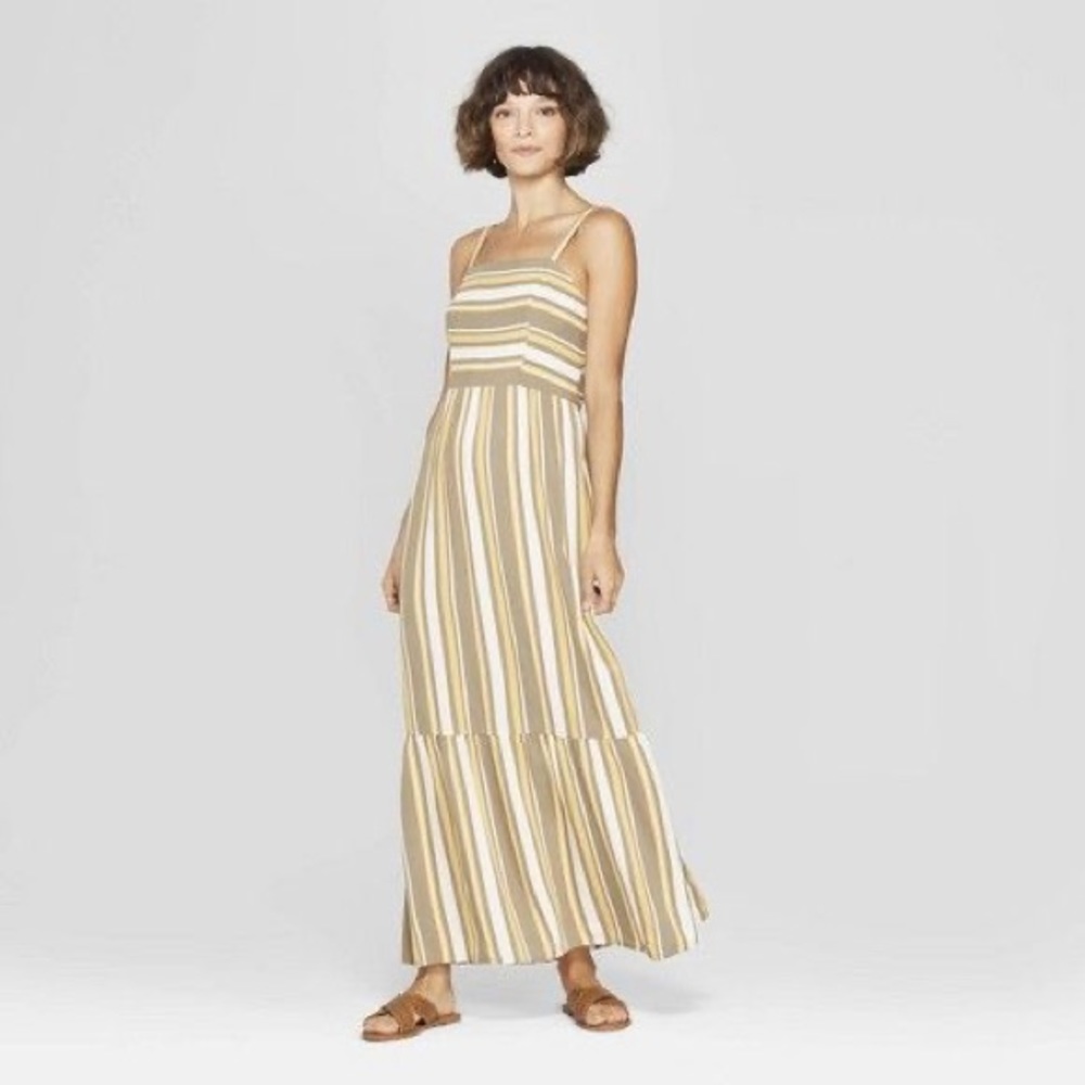 Amazing maxi dress! Looks fantastic on!
